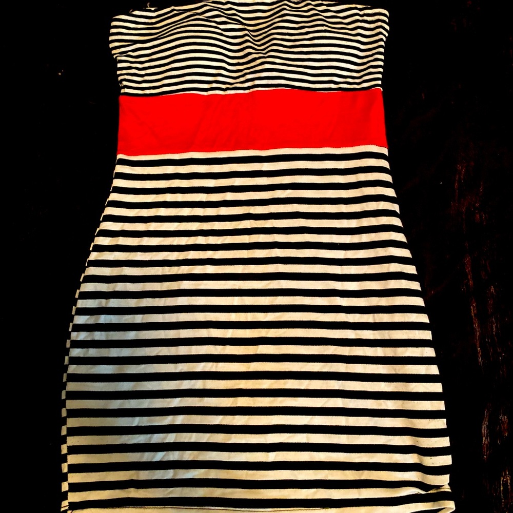 Strapless dress black white and red stripes tight fit